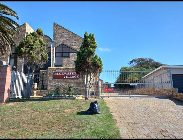 3 BEDROOM TOWNHOUSE RENTED IN BLUEWATER BAY